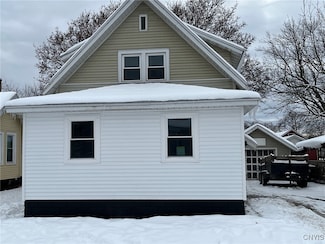 110 Edgemere Rd, Syracuse, NY 13208