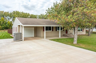 221 1st St, Gilby, ND 58235