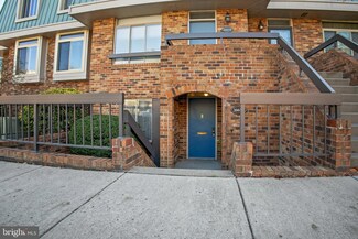 1665 S Hayes St Unit 1, Arlington, VA 22202