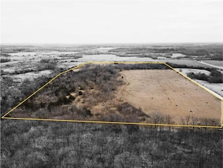 13748 N Knapp Rd, Centerville, KS 66014