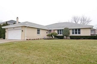 705 Kingsbury Ct, Arlington Heights, IL 60004