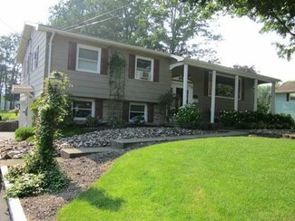 107 Pleasantside Dr, Wayland, NY 14572