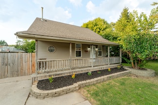 16923 Stephens Dr, Eastpointe, MI 48021