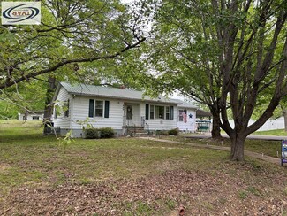 449 Oak St, Big Sandy, TN 38221