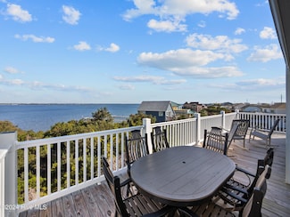 2610 Emerald Dr, Emerald Isle, NC 28594