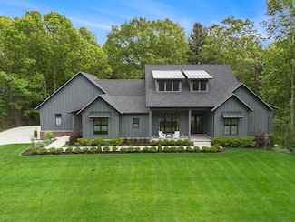 3341 Gaslight Ln, Saugatuck, MI 49453