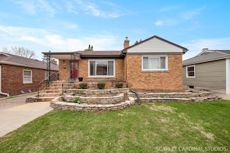 906 Howard St, Wheaton, IL 60187