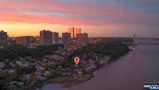 4 Colony Rd, Edgewater, NJ 07020