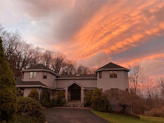 10 Mountain Brook Rd, Cornwall, NY 12518