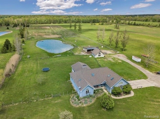 8322 Short Rd, Columbus, MI 48063