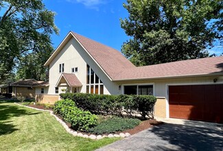 1640 Carol St, Downers Grove, IL 60515
