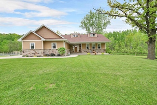 N6871 Moore Rd, Seymour, WI 54165