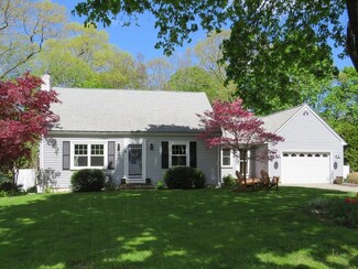 4 Marguerite Rd, Walpole, MA 02081