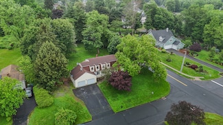 2 Sequoia Dr, Cromwell, CT 06416