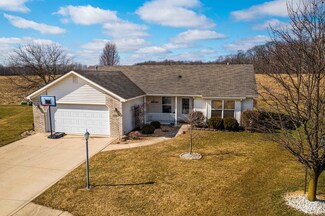 909 Redwood Ct, Garrett, IN 46738