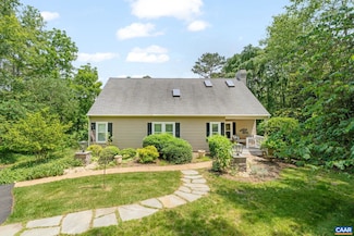 2 Oak Grove Rd, Palmyra, VA 22963