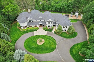 1021 Hillcrest Rd, Ridgewood, NJ 07450