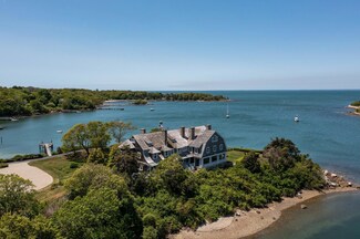 314 Quissett Ave, Woods Hole, MA 02543