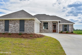 242 Hemingway Cir, Canton, MS 39046