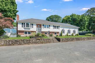 15 Parkview Rd, Reading, MA 01867