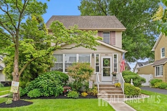 185 Rowland Place, Woodbridge, NJ 07095
