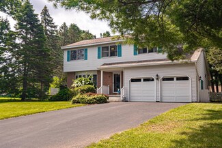 14 Longwood Dr, Albany, NY 12211