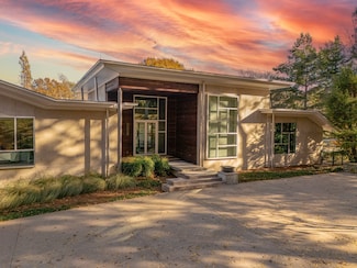 586 Natchez Bend Rd, Nashville, TN 37221