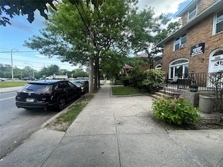 1105 Doughty Blvd, Lawrence, NY 11559