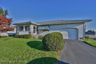 105 Ridgeview Dr, Dunmore, PA 18512