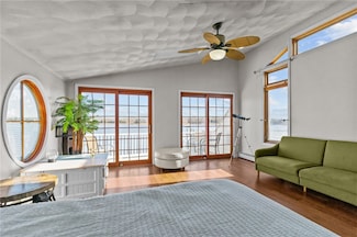 99 Smith St, Bristol, RI 02809