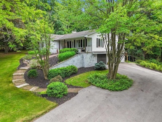 4466 Creek Valley Ln, Oneida, WI 54155