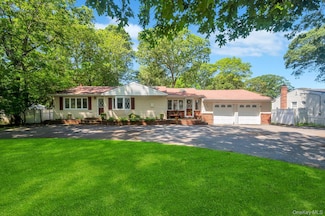 86 Seawanhaka Ave, Lake Grove, NY 11755