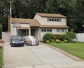 1432 Lakeshore Dr, Massapequa Park, NY 11762