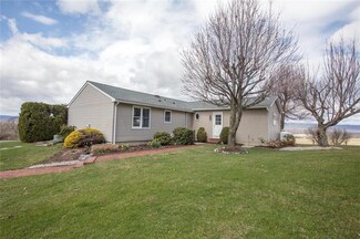 4550 Clover Hollow Rd, Slatington, PA 18080