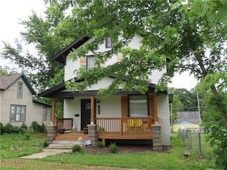 205 W Wea St, Paola, KS 66071