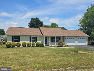 205 Jamestown Dr, Falling Waters, WV 25419