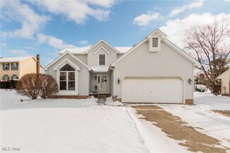 4231 Meadow Wood Ln, Uniontown, OH 44685