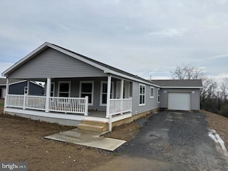 65 Ash Rd, Hamburg, PA 19526