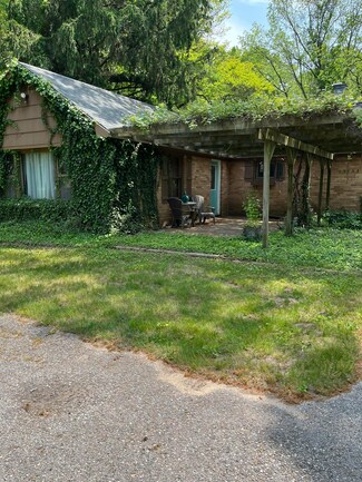 15364 Groesbeck St, Grand Haven, MI 49417