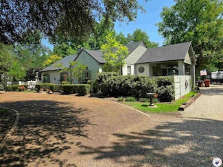 1604 W Main St, Clarksville, TX 75426