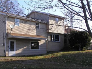 1010 Sharon New Castle Rd, Farrell, PA 16121