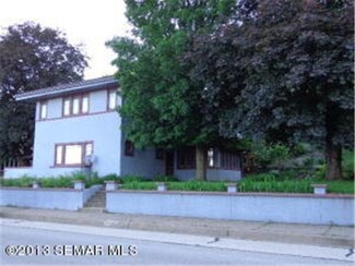 222 222 S Main St, Fountain City, WI 54629