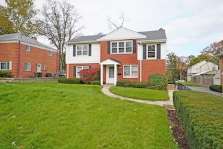 578 Ivy Ct, Lake Forest, IL 60045