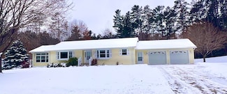 950 S Hemlock St, Iron Mountain, MI 49801
