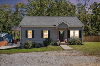 1236 N Charlotte St, Dickson, TN 37055