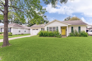 1710 Gardenia Dr, Houston, TX 77018