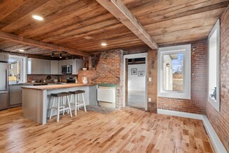 10 Old Stage Rd, Essex Junction, VT 05452