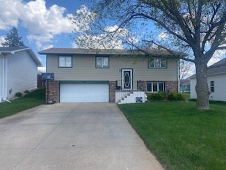 636 N 7th Ave, Broken Bow, NE 68822