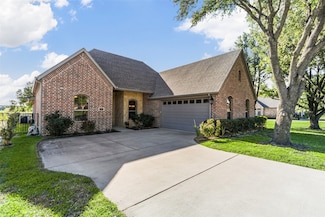 3014 Preston Club Dr, Sherman, TX 75092