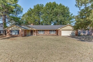 1105 Oakwood Cir, Henryetta, OK 74437